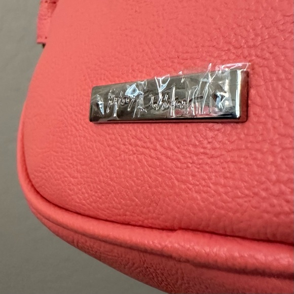 NEW BETSEY JOHNSON PICKLEBALL CHAMPIONSHIP CROSSBODY PADDLE BAG PICKLE ZIP PULL - Picture 13 of 13